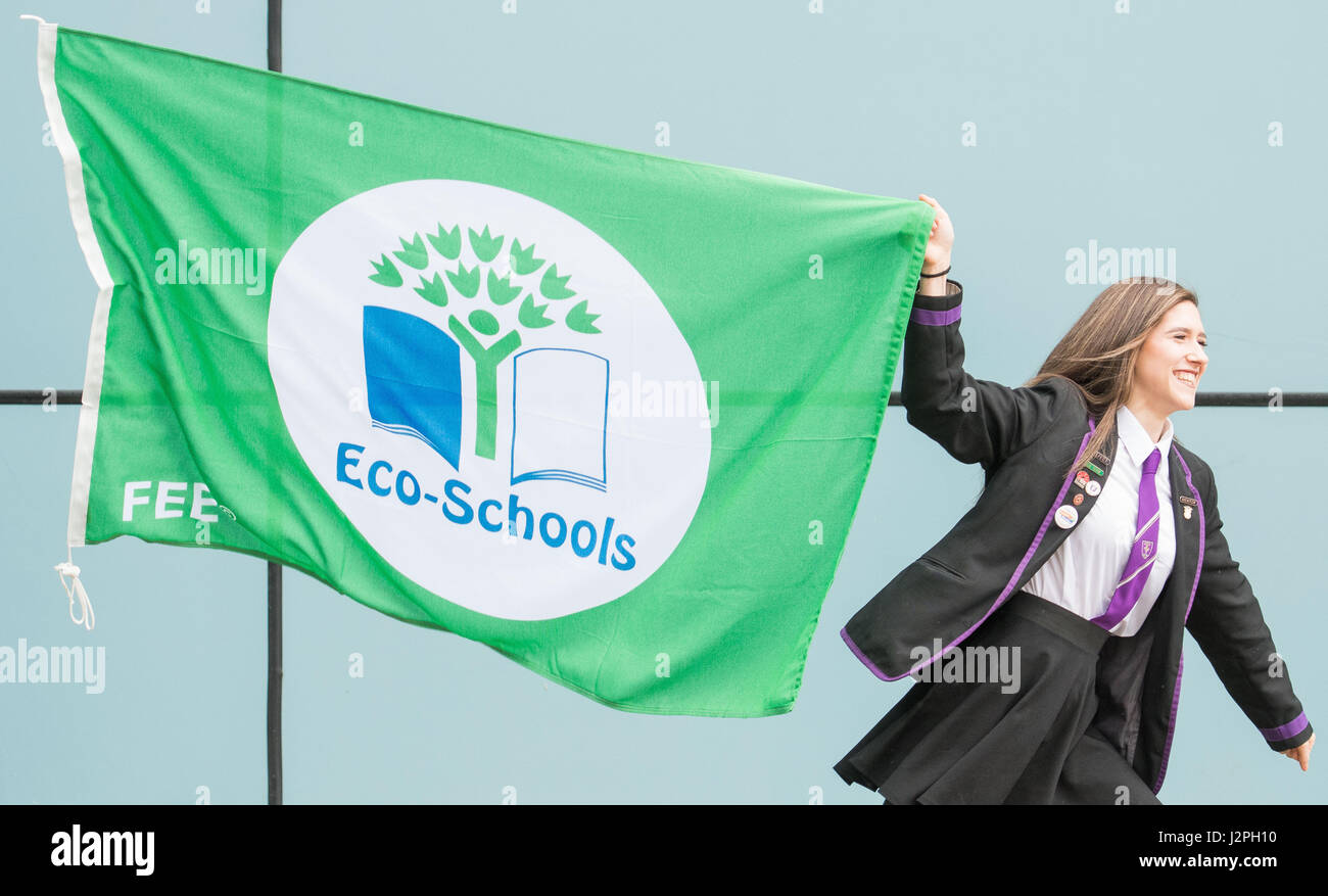 Keep Scotland Beautiful - 2000 evento bandiera verde Keep Scotland Beautiful ha invitato John Swinney MSP a pr Foto Stock