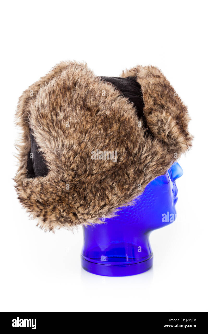 Cappuccio di pelliccia per l'inverno. inverno Hat isolato su bianco Foto Stock