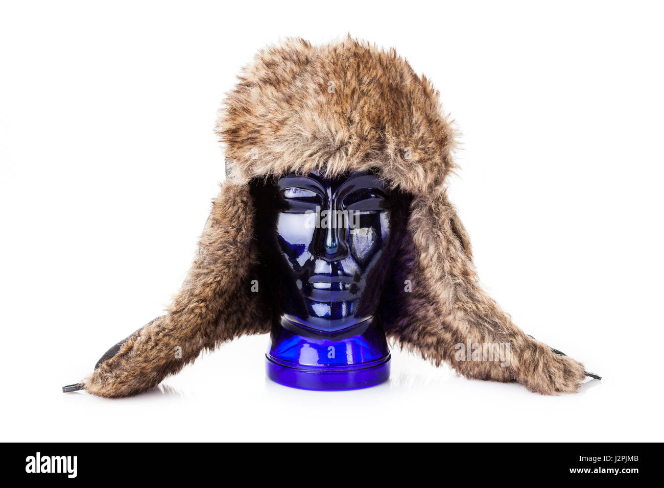 Cappuccio di pelliccia per l'inverno. inverno Hat isolato su bianco Foto Stock