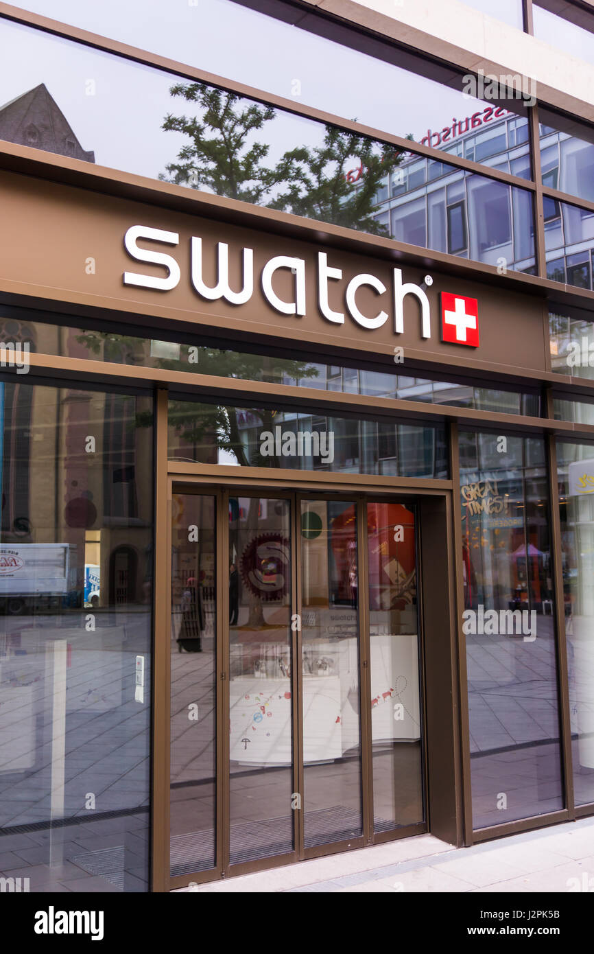Francoforte, Germania - Ottobre 24, 2015: un'uscita di Swatch. La prima raccolta di dodici modelli Swatch è stato introdotto il 1 marzo 1983 a Zurigo, Swi Foto Stock