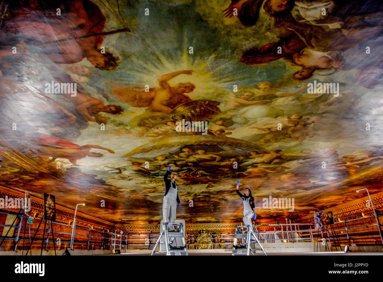 Lancio del tour a soffitto di Greenwich la sala dipinta, un'opportunità irripetibile di vedere il restaurato "cappella sistina del regno unito" vicino. Dotato di: atmosfera, vista in cui: Londra, Regno Unito quando: 30 Mar 2017 Credit: Wheatley/WENN Foto Stock