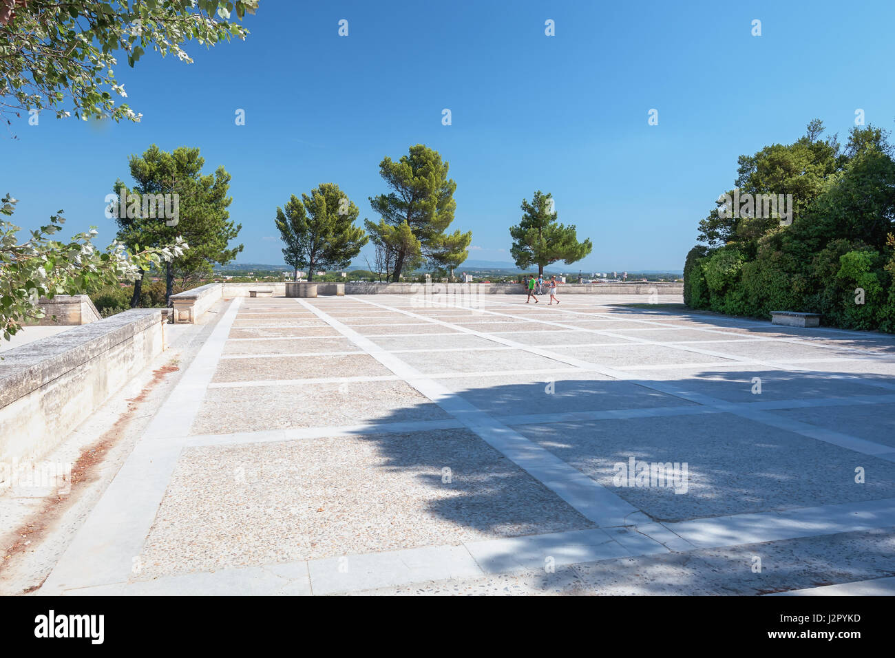La piazza in stile inglese city park è situato nel centro della città di Avignon sul Rocher des Doms, 30 m al di sopra del Rodano. Foto Stock