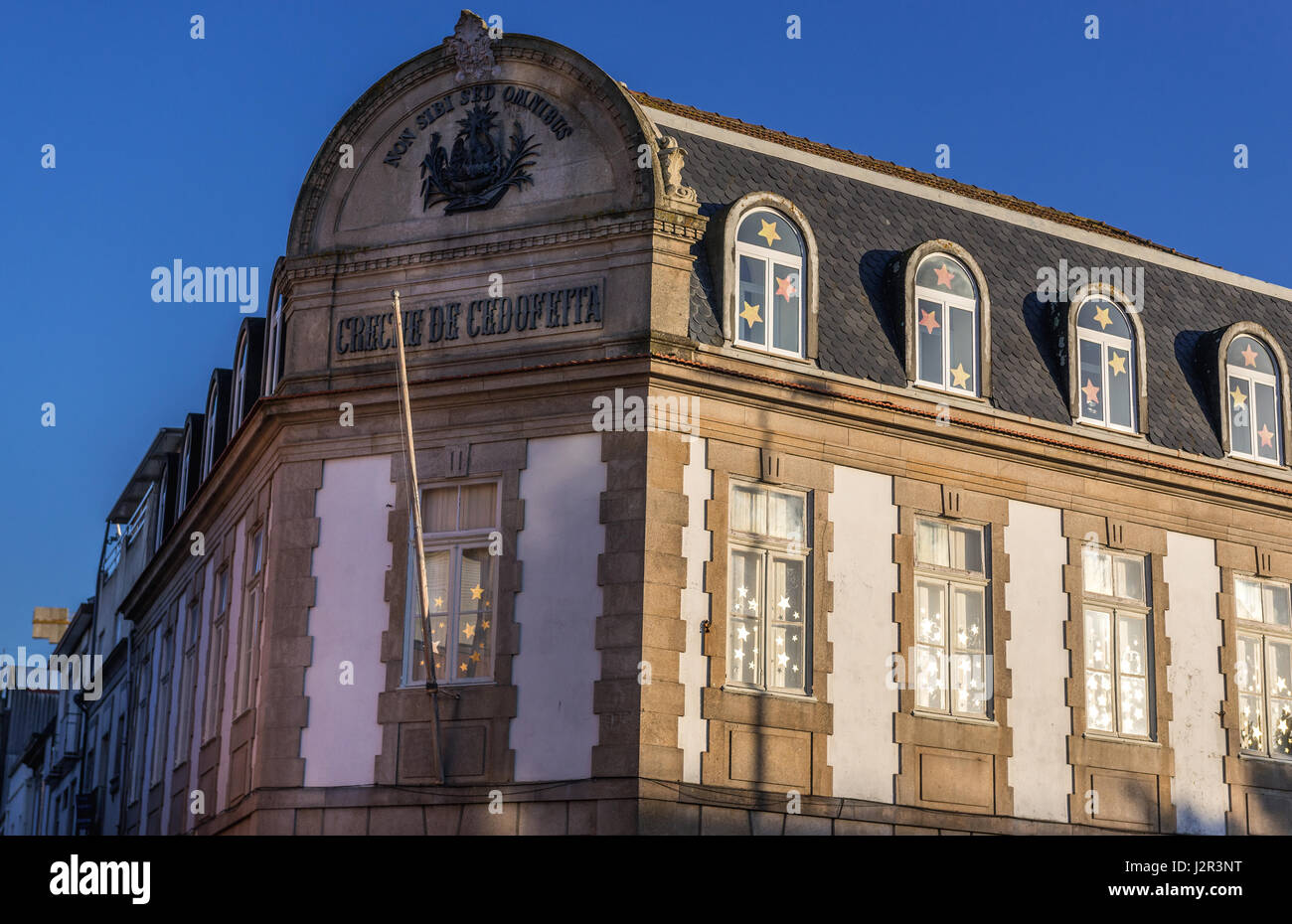 La scuola materna di edificio in Cedofeita ex parrocchia civile della città di Porto sulla Penisola Iberica, la seconda più grande città in Portogallo Foto Stock