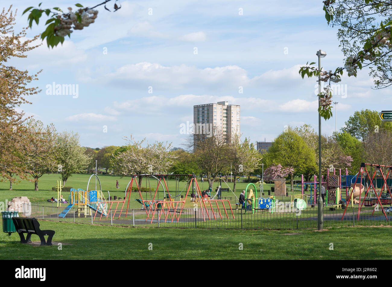 Re Giorgio V campi da gioco, Città Vecchia, Stevenage, Hertfordshire, England, Regno Unito Foto Stock