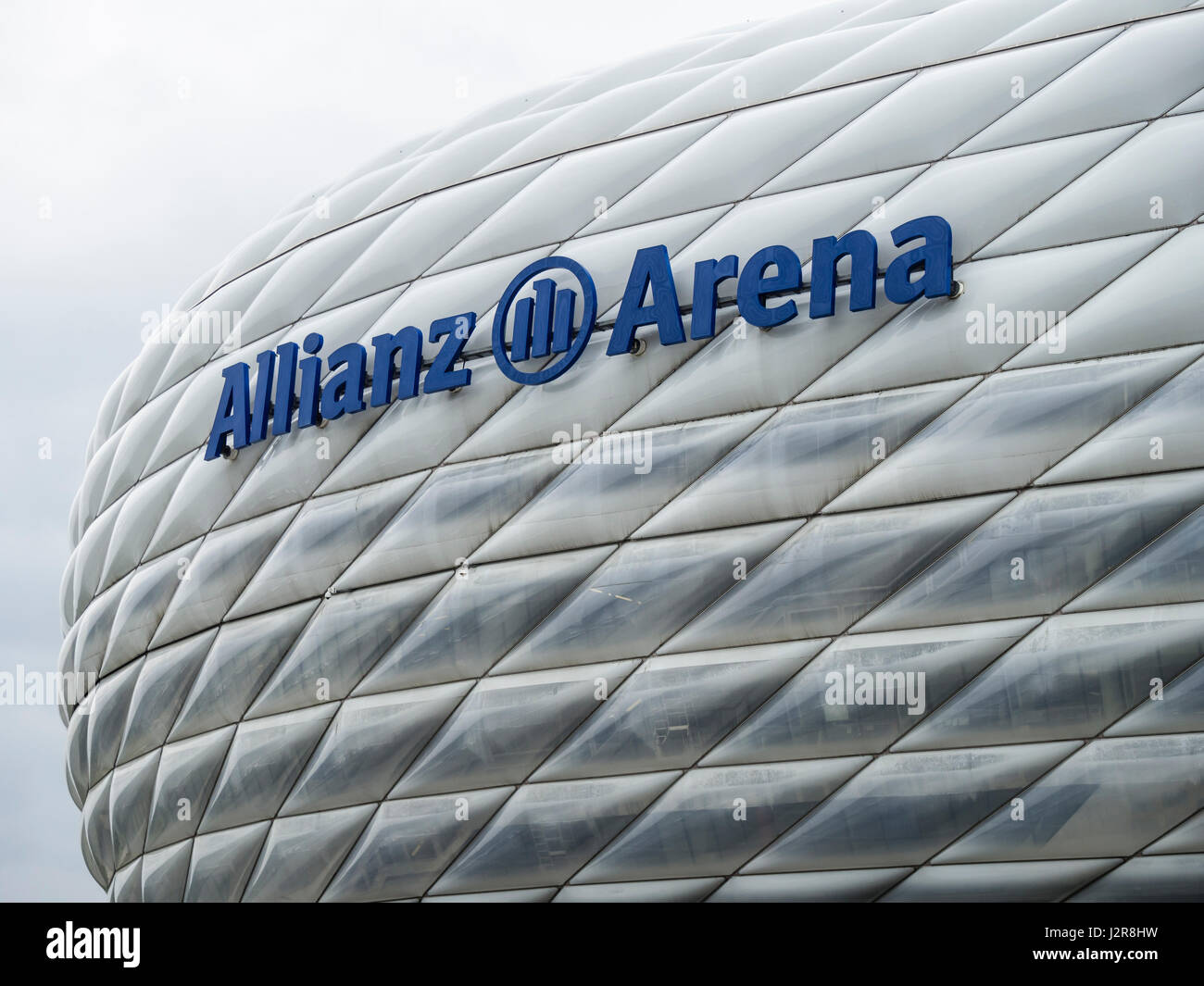 Monaco di Baviera, Germania - 22 Aprile 2017: Allianz Arena football Stadium di Monaco di Baviera, Germania. Con 75'000 posti a sedere, Allianz Arena è una delle più grande della Germania sport Foto Stock