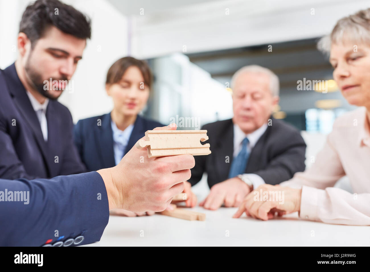 Team building workshop blocchi di costruzione per il successo della cooperazione nel gruppo aziendale Foto Stock