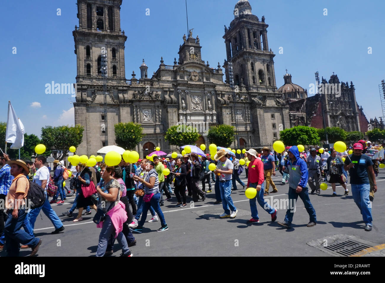 Manifestanti di Zocalo (Plaza de la costituzione) nel Centro storico Quartiere, Città del Messico. Foto Stock