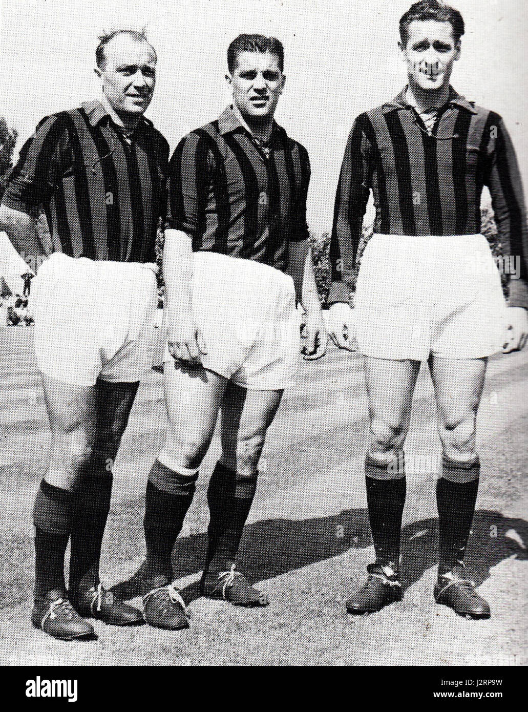Il trio svedese del Milan degli anni '1950, GRE-No-Liâ€”Gunnar Gren, Gunnar Nordahl e Nils Liedholmâ€”, sono stati calciatori leggendari che hanno contribuito in modo significativo al successo del club durante quell'epoca. Le loro abilità combinate sul campo aiutarono l'AC Milan a vincere numerosi titoli. Foto Stock