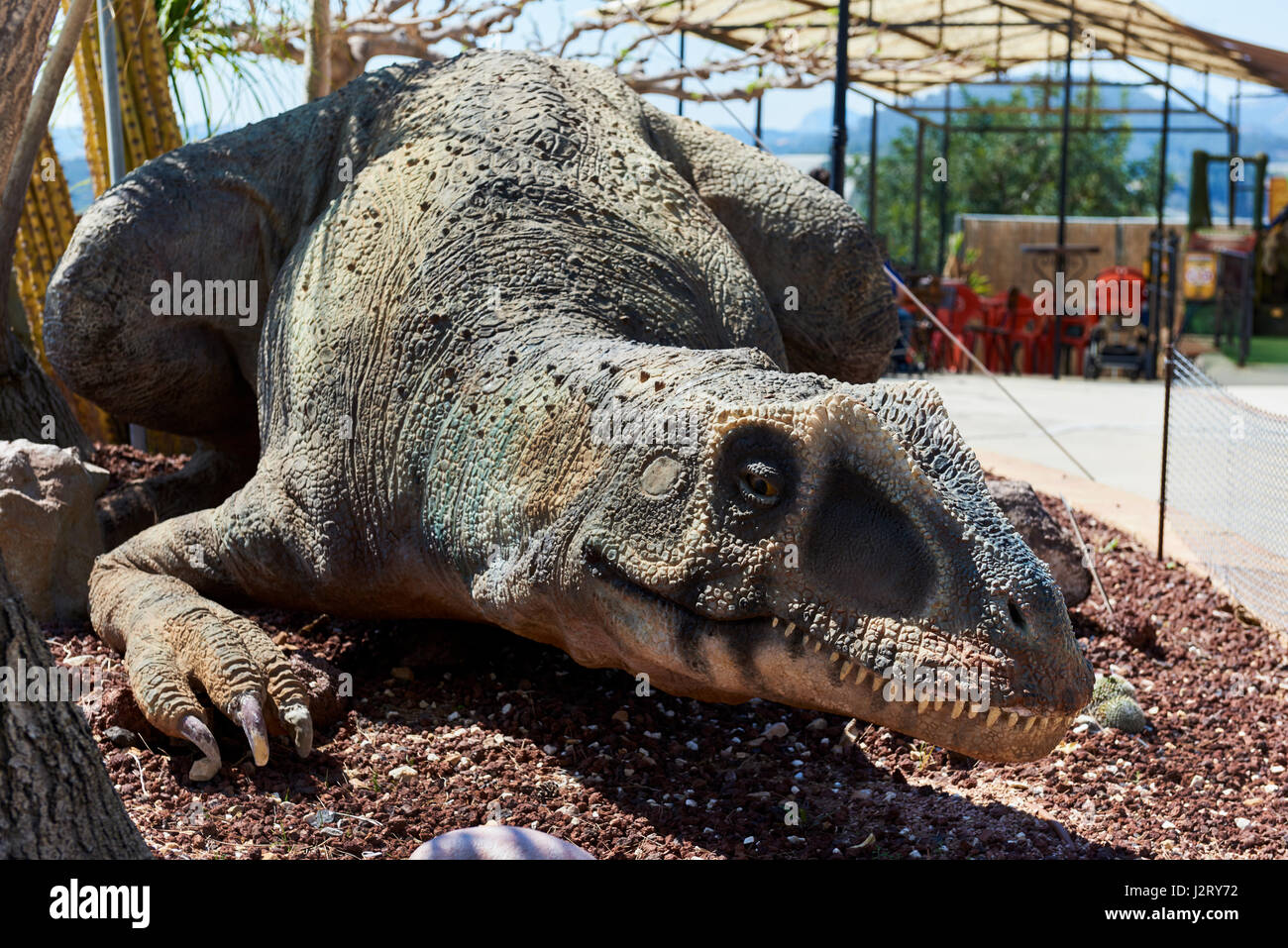 Algar, Spagna - 8 Aprile 2017: modello realistico di un dinosauro al Dino park di Algar. Si tratta di un eccezionale intrattenimento e parco didattico. Spagna Foto Stock