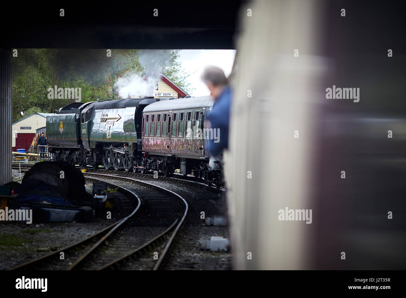 Transporter proteso al di fuori della finestra di un mk1 pullman a ELR East Lancashire Railway, un patrimonio conservato in linea Bury Greater Manchester, Foto Stock