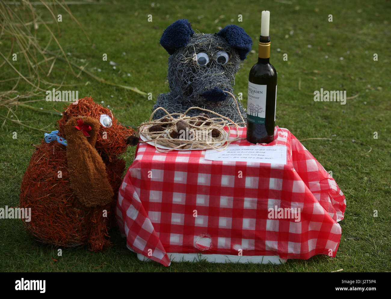 Scarecrows sul display durante la Elie Spaventapasseri festival di Elie, Scozia. Foto Stock
