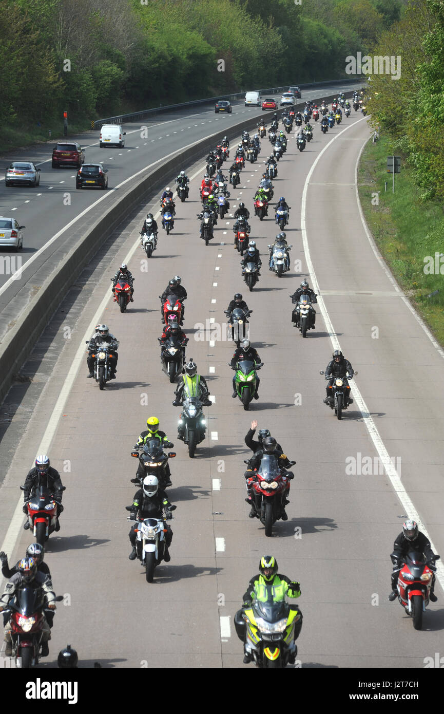 Motociclisti di equitazione in carità cavalcare l evento sulla M54 AUTOSTRADA IN SHROPSHIRE REGNO UNITO Foto Stock