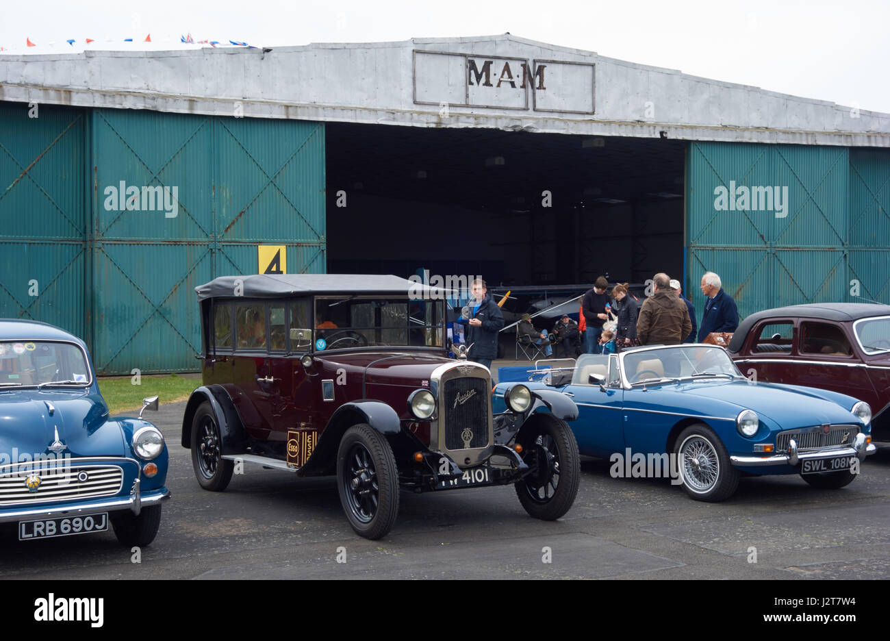 Auto d'epoca sul display a Halfpenny Green Airport Radials, formatori ed evento di trasporto 2017 Foto Stock