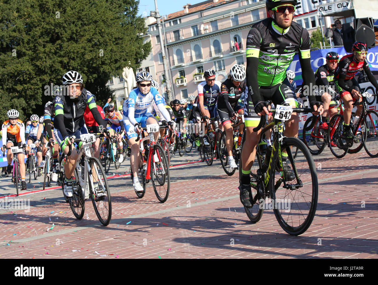 Vicenza, VI, Italia - 30 Aprile 2017: corsa di ciclismo come una Maratona chiamata Gran Fondo Liotto Credito: FC Italia/Alamy Live News Foto Stock