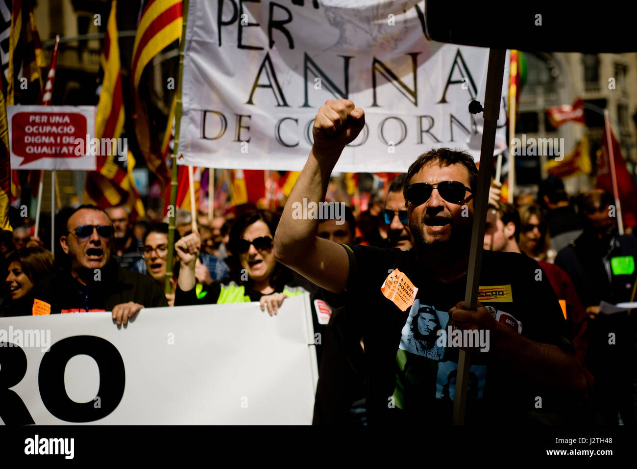 Barcellona, Spagna. Il 1 maggio, 2017. Lavoratori marzo durante un giorno di maggio rally nel centro di Barcellona. Credito: Jordi Boixareu/Alamy Live News Foto Stock