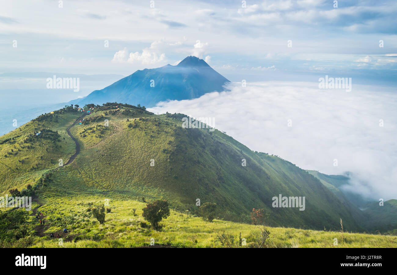Montare Merbabu e Mt. Merapi Foto Stock