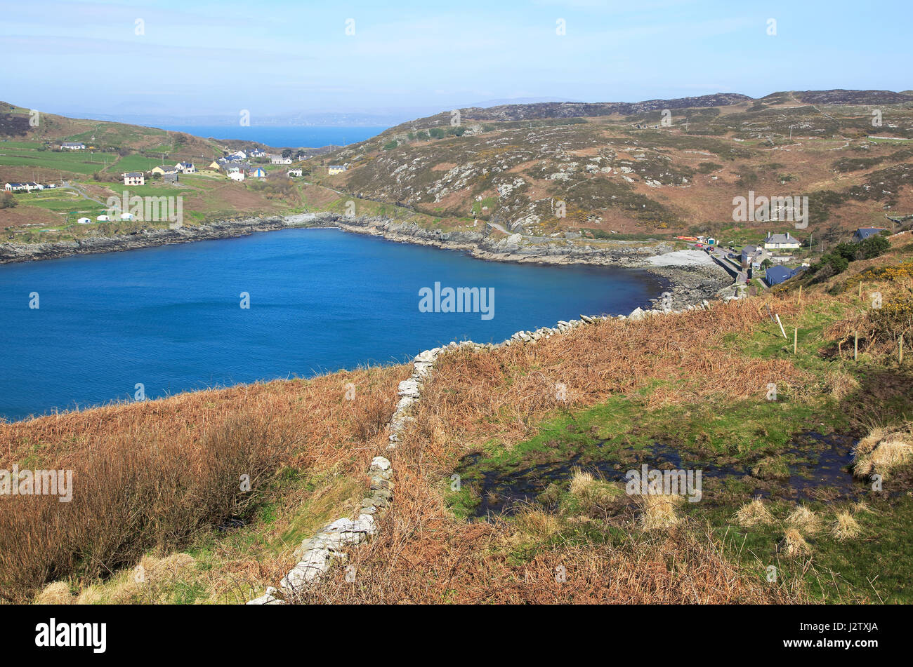 A sud della baia del porto, l'isola di Cape Clear, County Cork, Irlanda, Repubblica Irlandese Foto Stock