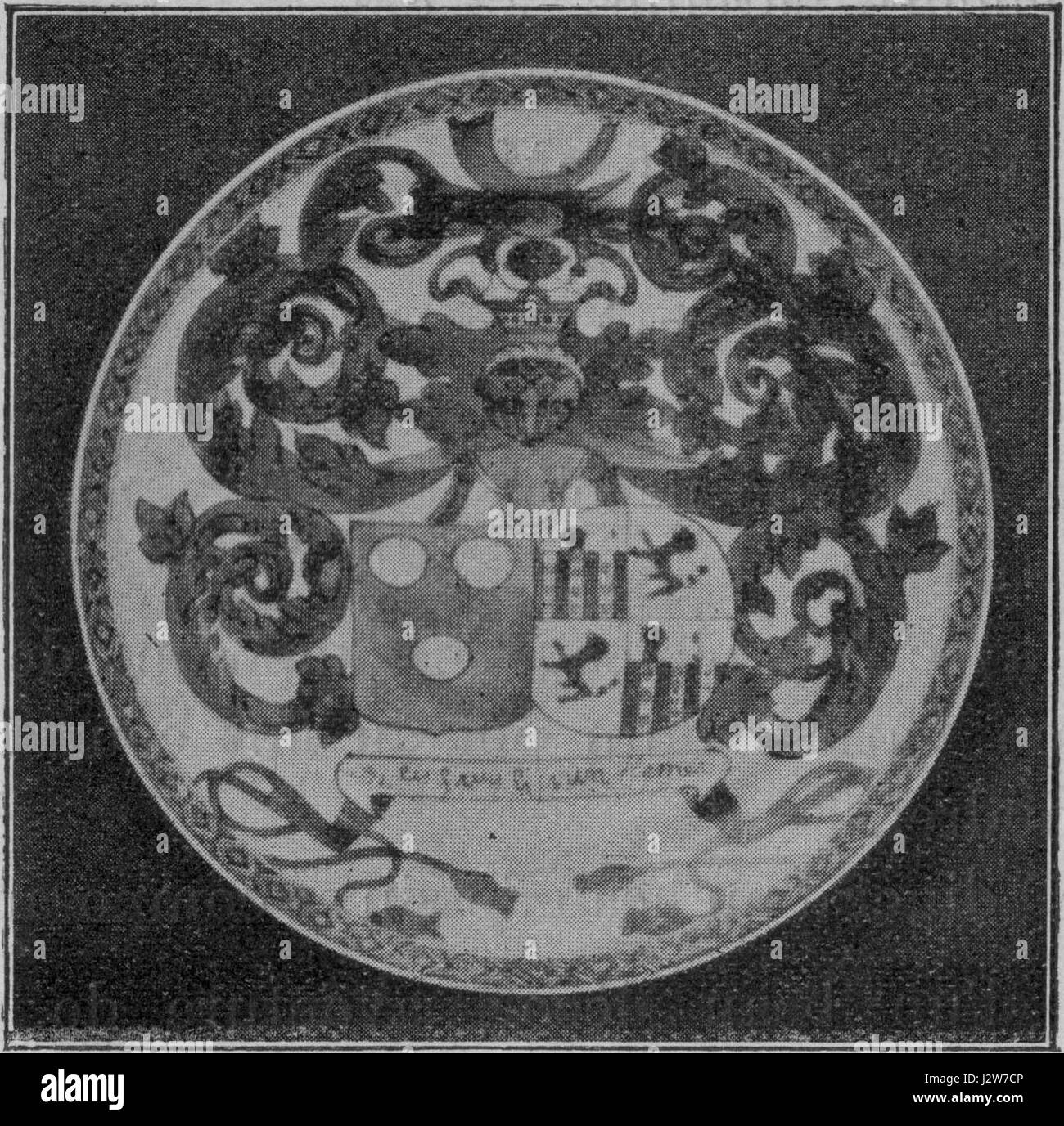 Questo si riferisce ad una lastra di ceramica blu e bianca con gli stemmi delle famiglie Van Bleyswijck e Van Hemert, probabilmente del XVII o XVIII secolo, che mostrano il simbolismo araldico. Foto Stock