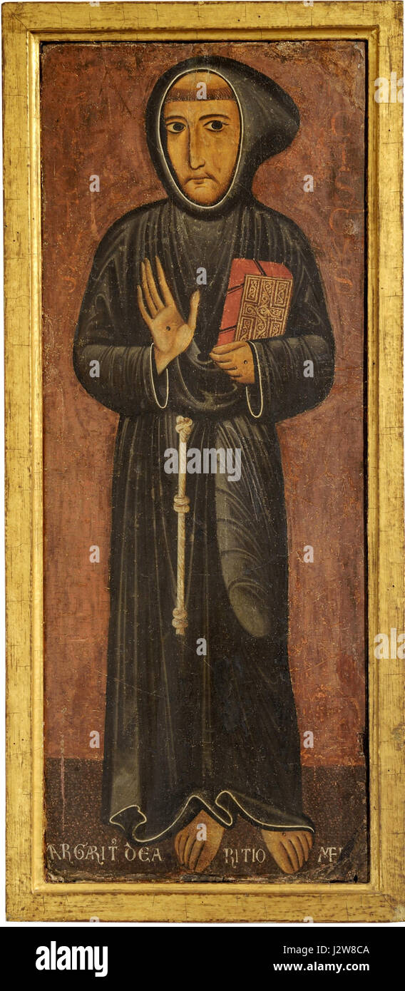 Il dipinto *St. Francesco* di Margaritone d'Arezzo, ospitato nella Pinacoteca di Siena, raffigura il santo in stile bizantino tradizionale. Questo lavoro fa parte del movimento del primo Rinascimento e dimostra la miscela di elementi gotici e proto-rinascimentali di Margaritone, offrendo una visione della cultura religiosa e artistica del periodo. Foto Stock