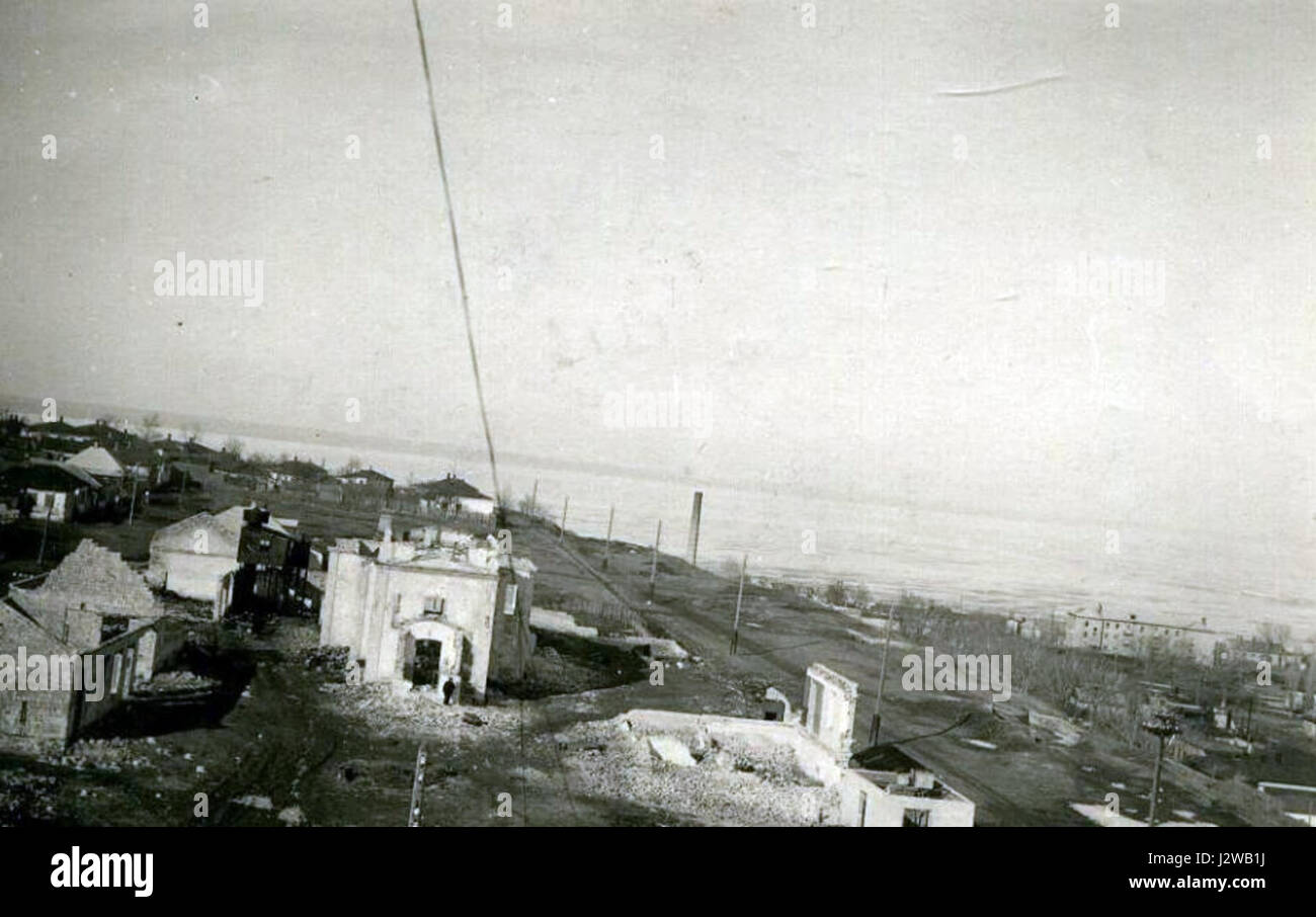 Questo titolo si riferisce all'occupazione di Taganrog, Russia, durante la seconda guerra mondiale nel 1943. La città fu catturata dalle forze naziste, un evento significativo nel contesto del fronte orientale durante la guerra. Petr i può fare riferimento a una figura storica o a un contesto specifico relativo a questo evento. Foto Stock