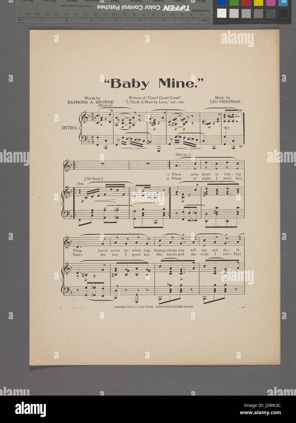 "Baby Mine" è un'opera d'arte toccante della collezione NYPL, che evoca l'amore materno e il legame tra una madre e suo figlio. Il pezzo cattura la connessione emotiva tra madre e neonato in una rappresentazione tenera e sentita. Foto Stock