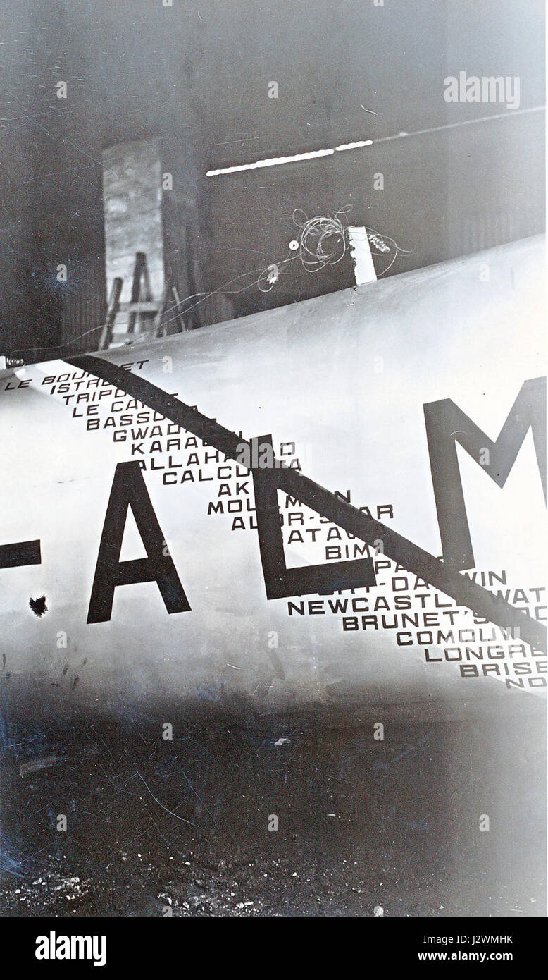 La fusoliera di Biarritz bande fa parte del progetto della fusoliera di un aereo, in particolare per i modelli di aviazione della metà del XX secolo. Biarritz, una città costiera francese, è collegata a questa componente aeronautica a causa del suo ruolo nei primi sviluppi dell'aviazione. Foto Stock