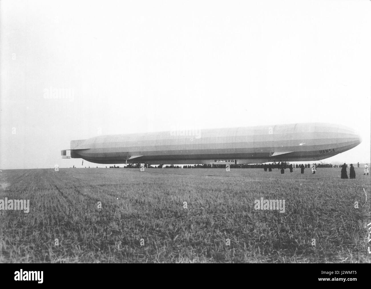 L'AHW Luftschiff Hansa era un dirigibile tedesco, noto per il suo ruolo nell'aviazione dei primi anni del XX secolo, in particolare a Mockau durante i suoi voli di prova e le sue operazioni. Foto Stock