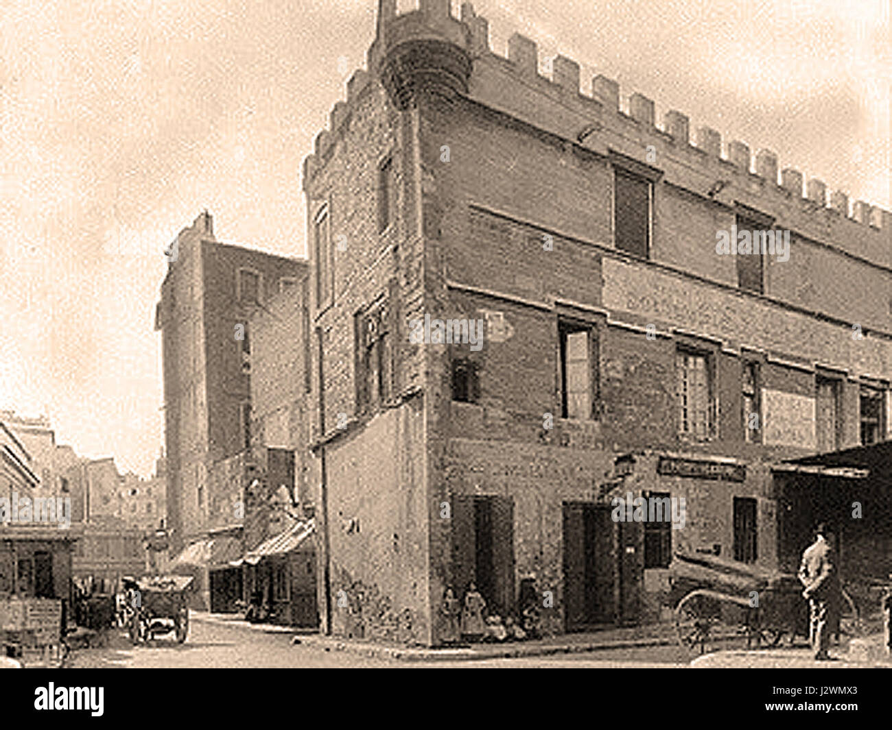 Questo titolo si riferisce ad una vecchia commanderia situata a Place Pie, prima del 1898, che potrebbe essere stata un'istituzione religiosa o militare con un significato storico. Foto Stock