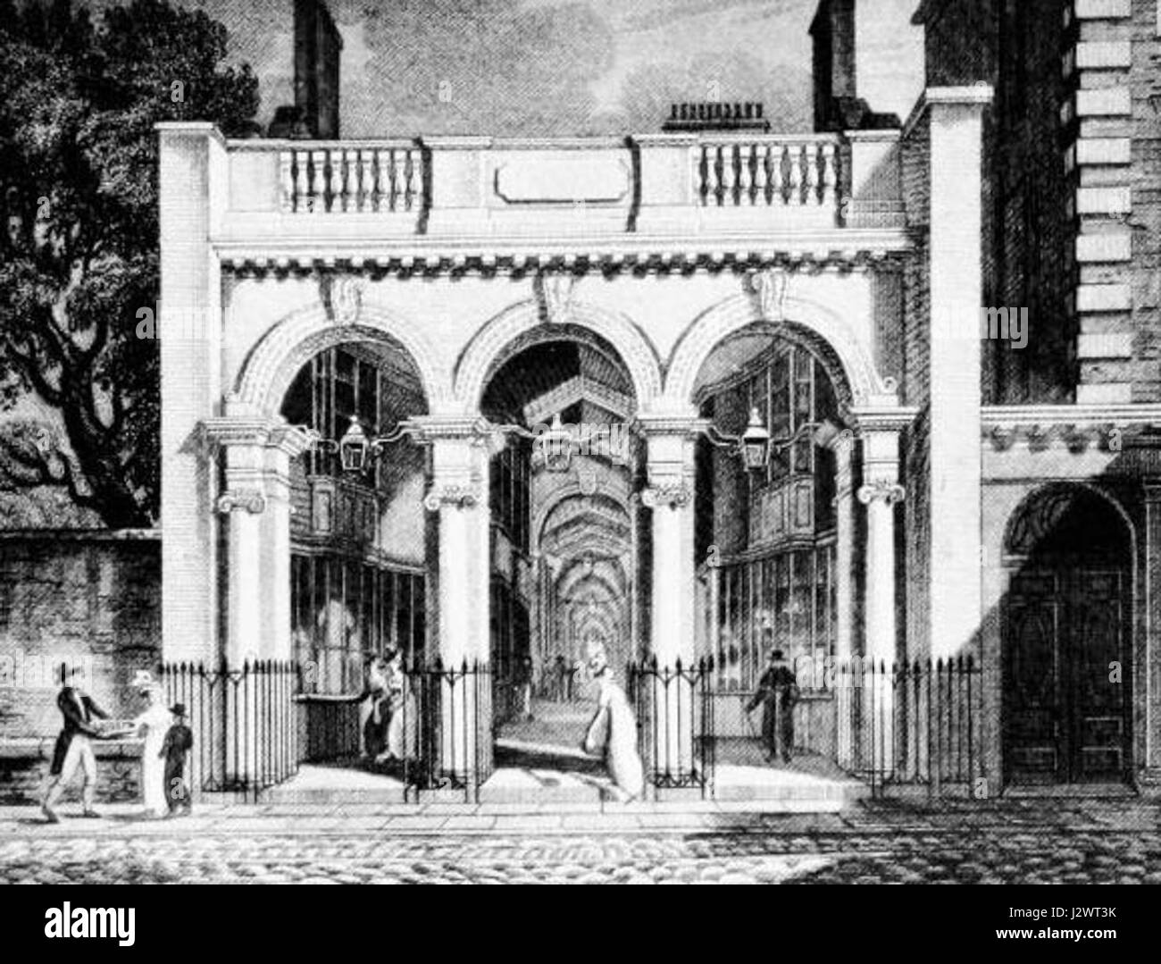 Questa immagine storica raffigura il Burlington Arcade di Londra, risalente al North End, risalente al 1819, che mostra l'architettura britannica dei primi anni del XIX secolo. Foto Stock