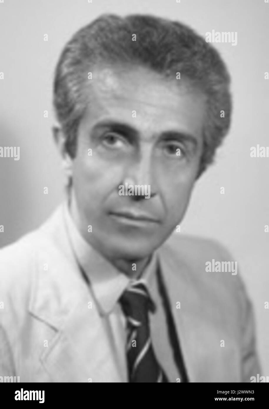 Gino Giugni è stato un influente avvocato e politico italiano, noto per i suoi contributi alla riforma del diritto del lavoro e per il suo coinvolgimento nello sviluppo delle politiche sociali in Italia. Ha svolto un ruolo significativo nel plasmare i moderni quadri giuridici italiani. Foto Stock