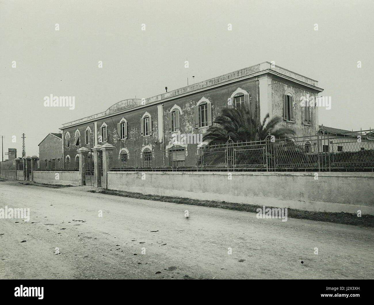 La frase "Cassani sede spica" si riferisce probabilmente a un'opera storica o scientifica associata alla famiglia Cassani o a un individuo, probabilmente correlata all'astronomia o a un campo di studio. Il termine "spica" è una stella prominente nella costellazione della Vergine, che indica un potenziale contesto astronomico. Foto Stock