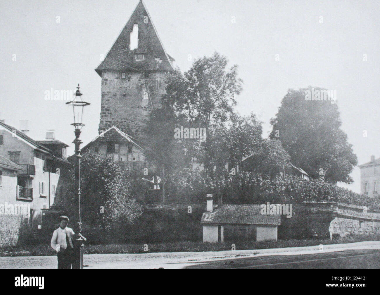 Il Baugarten, risalente al 1876, è un giardino storico nel contesto dell'architettura paesaggistica del XIX secolo. Riflette le tendenze progettuali dell'epoca e funge da esempio chiave della progettazione di giardini d'epoca. Foto Stock