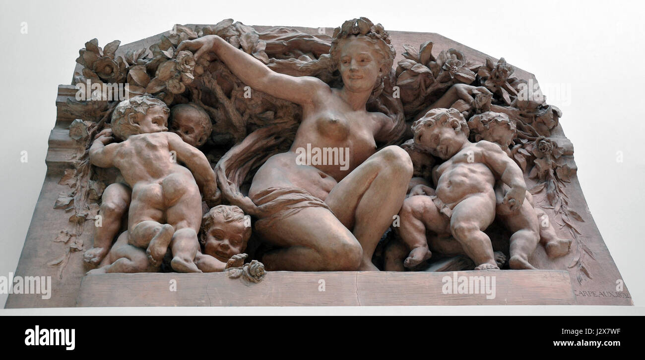 Il "Triomphe de Flore" di Jean-Baptiste Carpeaux, una scultura situata a Valenciennes, raffigura il trionfo allegorico di Flora, la dea romana dei fiori, che rappresenta la fertilità e la bellezza della natura. Foto Stock