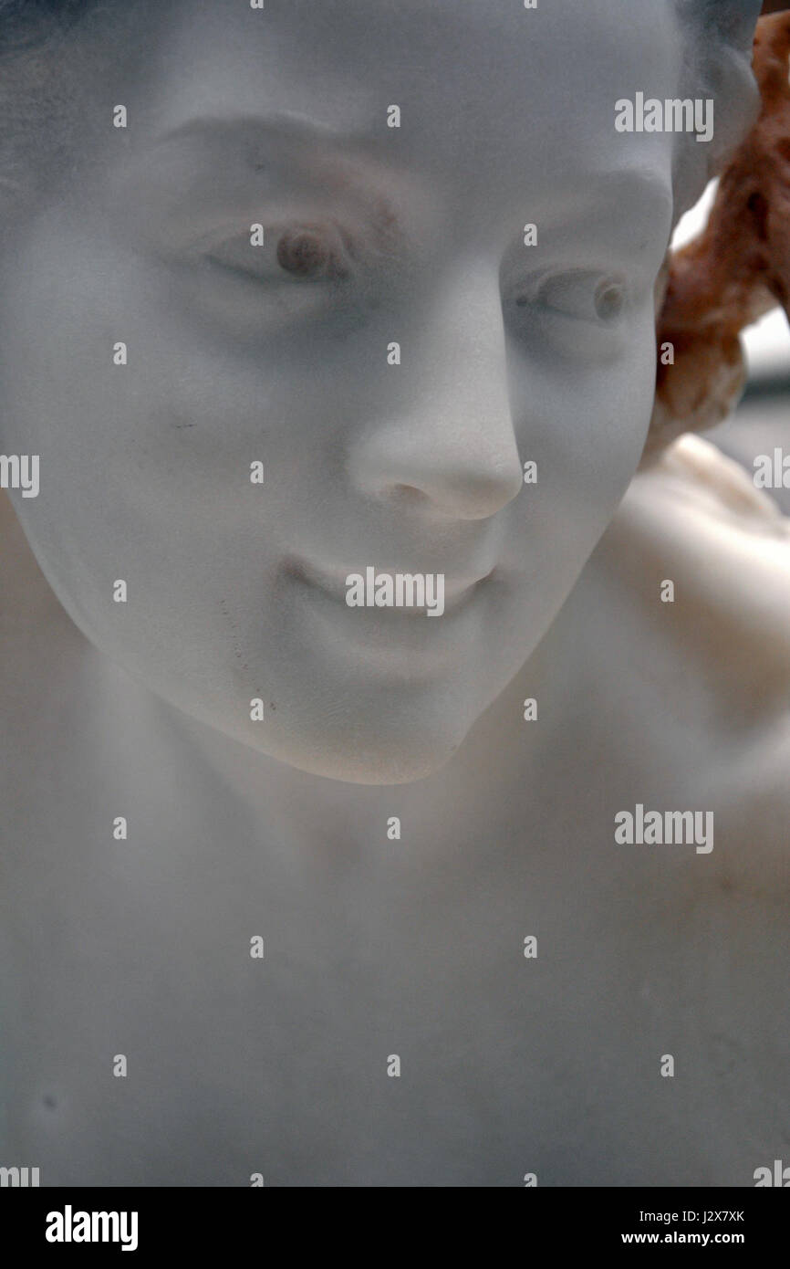 "Le Printemps" (primavera) di Jean-Baptiste Carpeaux è una scultura che celebra la stagione del rinnovamento. Creato per Valenciennes, ritrae una figura femminile che simboleggia la primavera, con vesti fluenti e dettagli naturalistici. Foto Stock