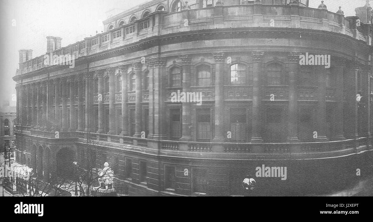 Dietro il municipio fu la biblioteca centrale ricostruito nel 1882 dopo un incendio e demolita negli anni settanta per fare la strada per un breve tratto di strada Foto Stock