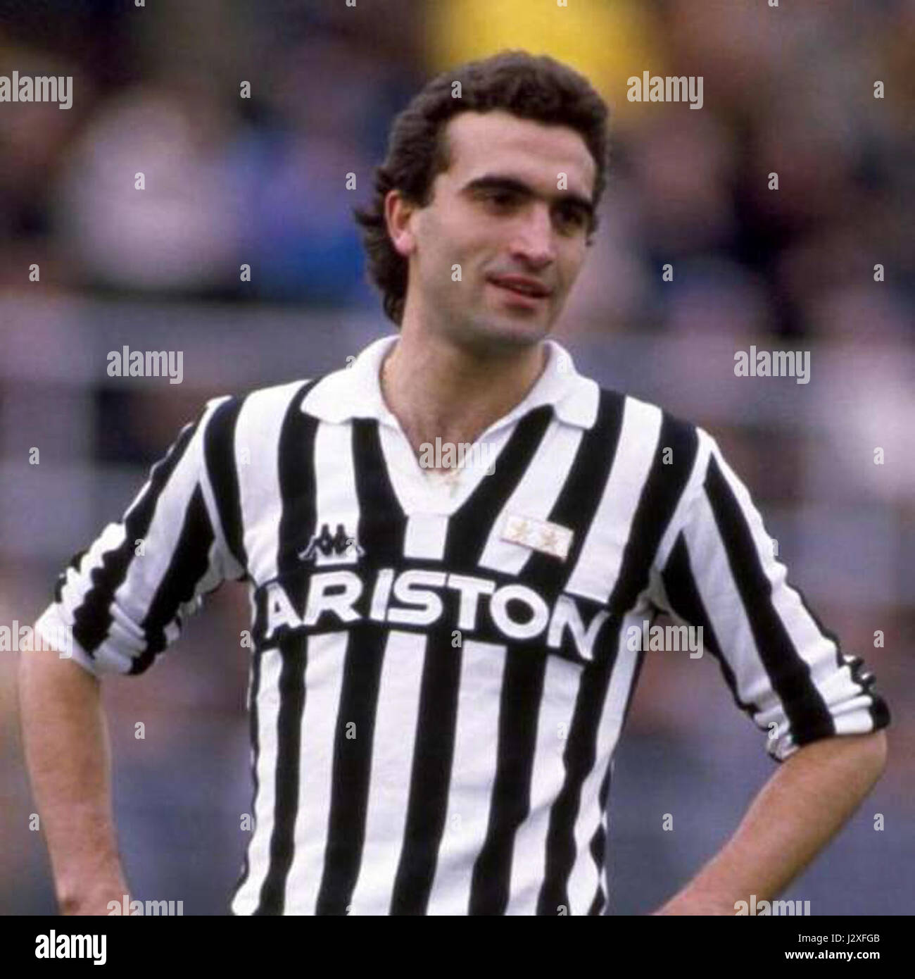 Pasquale Bruno è stato un calciatore italiano, noto per le sue abilità difensive. Ha giocato per la Juventus, una delle squadre di calcio più prestigiose d'Italia, contribuendo al loro successo in serie A durante la sua carriera. Foto Stock