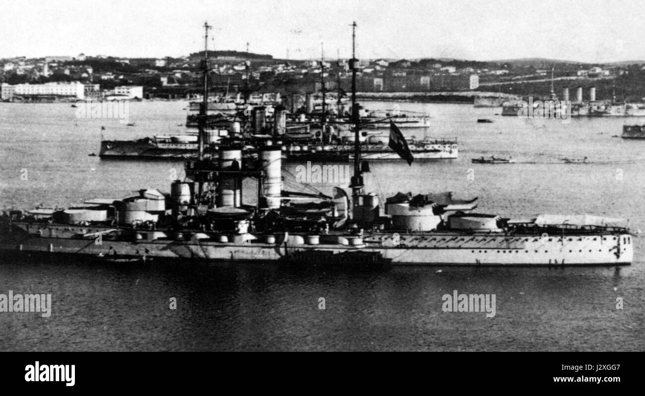 Le dreadnought austro-ungariche erano una classe di navi da battaglia utilizzate durante la prima guerra mondiale. Pola, situata nell'odierna Croazia, era un'importante base navale per l'Impero austro-ungarico durante questo periodo. Foto Stock