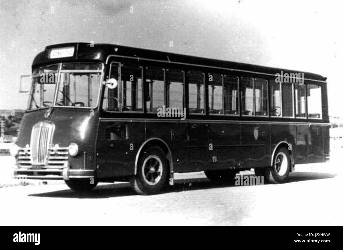 "Esatau extraurbano" si riferisce a un termine eventualmente correlato ad attività, luoghi o regioni suburbane o extraurbane. Il termine può indicare una particolare attenzione alla vita suburbana o alla dinamica delle aree al di fuori dei principali centri urbani. Foto Stock