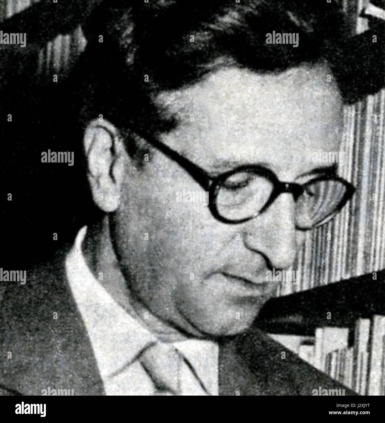 Lino Liviabella è un artista noto per il suo lavoro nel campo dell'arte visiva. I suoi pezzi esplorano spesso temi di esperienza umana, emozione e mondo naturale, utilizzando vari media per comunicare la sua visione artistica. Le opere di Liviabella sono riconosciute per la loro profondità emotiva e l'espressione artistica. Foto Stock