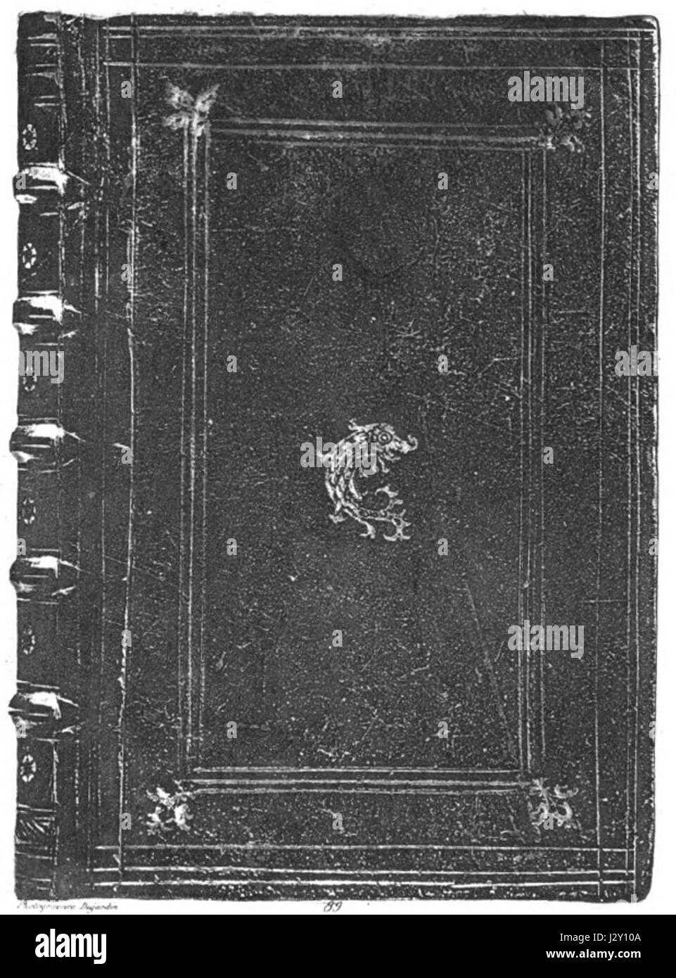 Questo lavoro si concentra sull'arte della rilegatura, con dettagli sia di tecniche antiche che moderne. Esamina l'evoluzione dei materiali e dei metodi di rilegatura nel corso dei secoli. Foto Stock