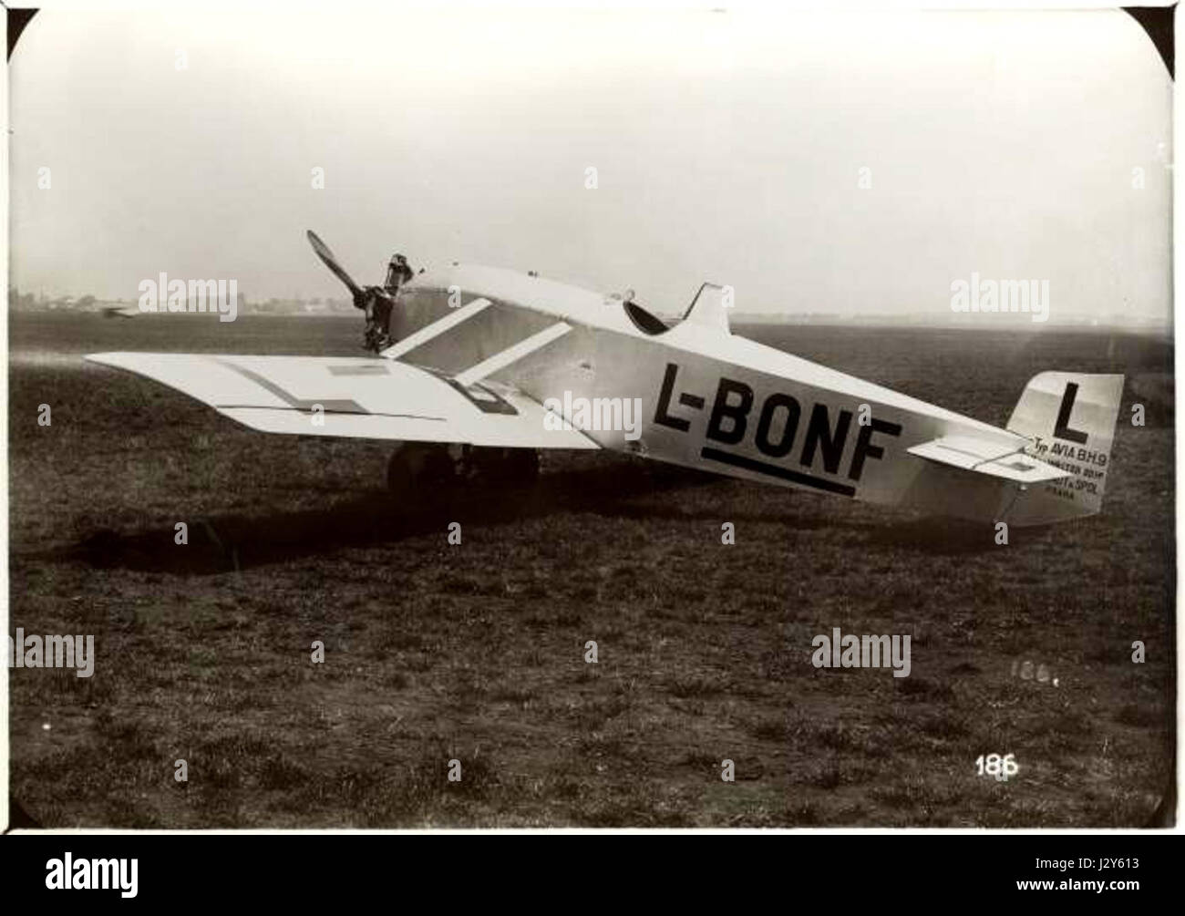 Avia BH 922 si riferisce a un modello di aeromobile prodotto dalla società ceca Avia, nota per la sua storia aeronautica e il suo ruolo nella produzione di aeromobili durante il XX secolo. Foto Stock