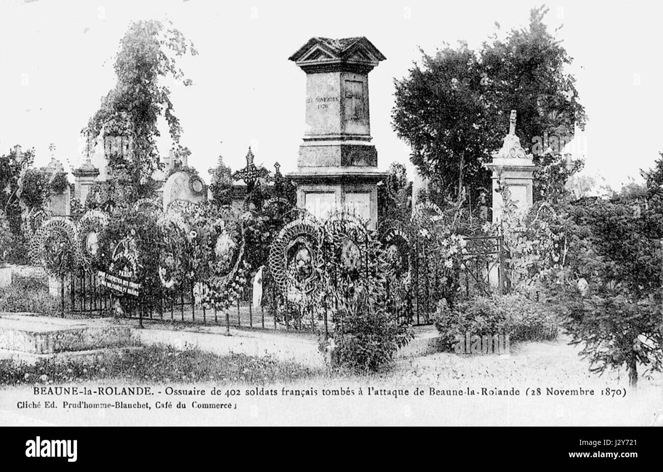 L'ossario di Beaune-la-Rolande in Francia è un sito storico dove sono sepolti i resti delle vittime della seconda guerra mondiale. Serve come memoriale per le vite perse durante la guerra. Foto Stock