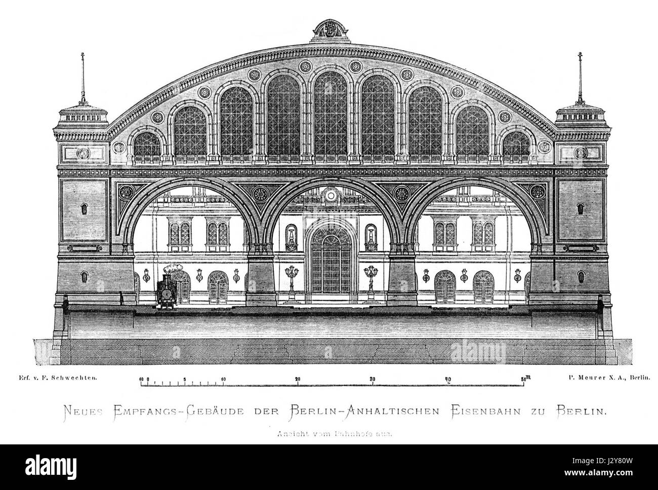 L'Anhalter Bahnhof è una storica stazione ferroviaria di Berlino, Germania, con una caratteristica facciata rivolta a sud. Un tempo importante nodo di trasporto, la stazione fu pesantemente danneggiata durante la seconda guerra mondiale, ma è stata parzialmente restaurata. Oggi, è un ricordo della storia architettonica di Berlino e del suo ruolo sia nei trasporti che negli eventi bellici. Foto Stock
