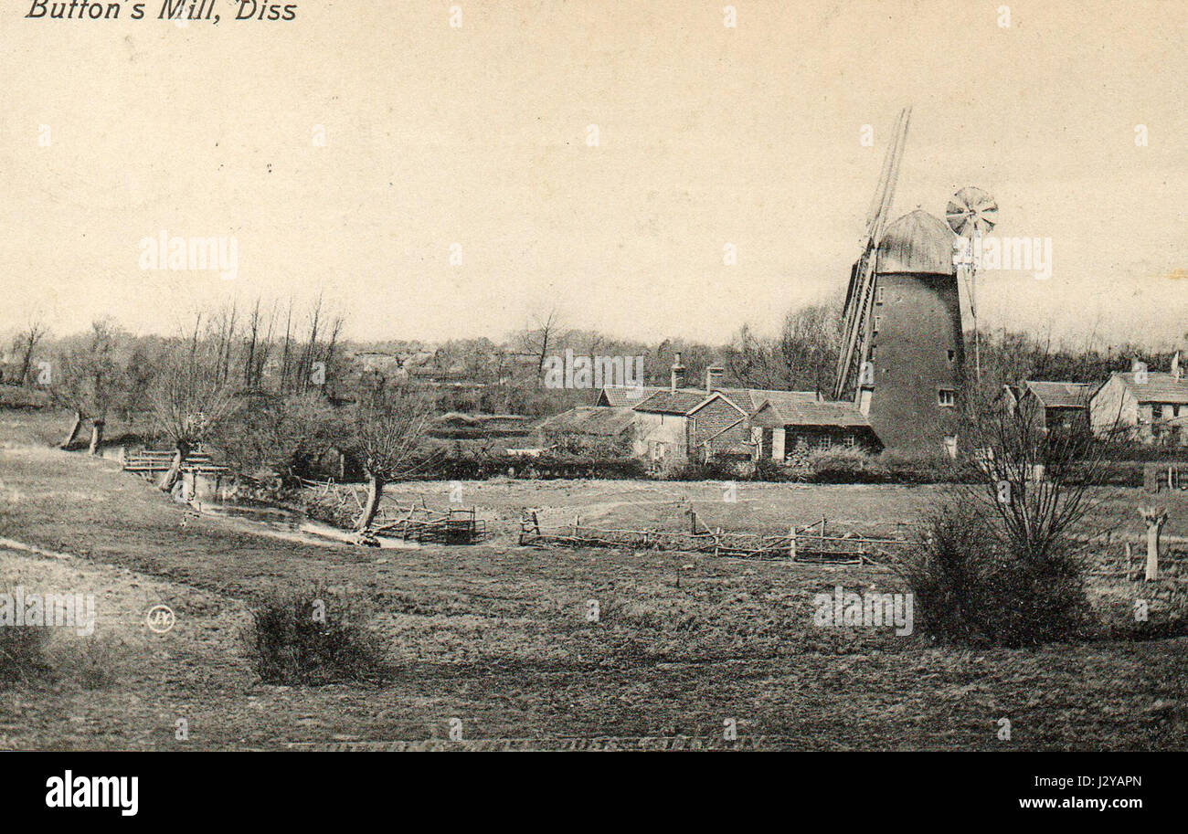 Button's Mill a Diss è un sito storico associato alla prima industria britannica. Situato a Norfolk, in Inghilterra, era un mulino che probabilmente contribuì alla produzione locale durante il suo periodo di attività. Il mulino è notevole per il suo posto nella storia industriale della regione. Foto Stock