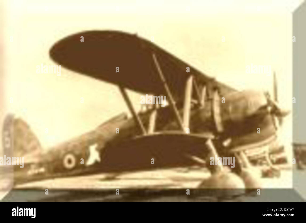 Il Fiat CR.42 è un caccia biplano utilizzato dall'Aeronautica militare italiana tra la fine degli anni '1930 e l'inizio degli anni '1940 Questa vista a dritta dell'aereo mette in evidenza il suo design distintivo e il suo ruolo durante la seconda guerra mondiale Foto Stock