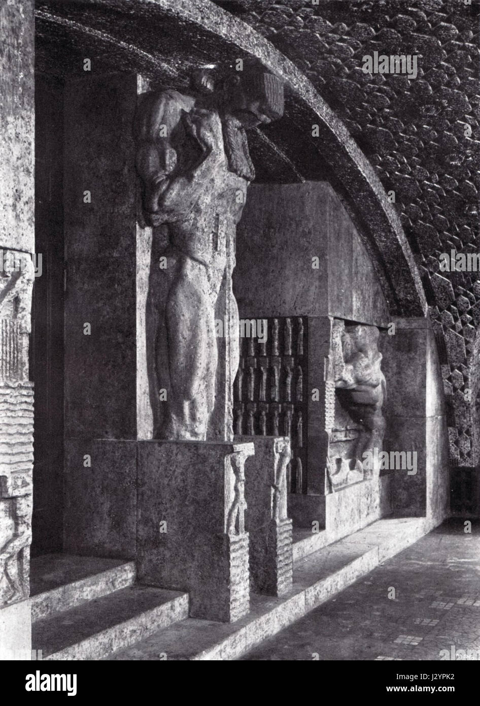 La "Berlin Weinhaus Rheingold Steinsaal DKD" si riferisce alla Steinsaal (Stein Hall) della Weinhaus Rheingold di Berlino, una rinomata azienda vinicola nota per il suo significato culturale e sociale. Questo luogo era un luogo di incontro popolare nella vita sociale della città. Foto Stock