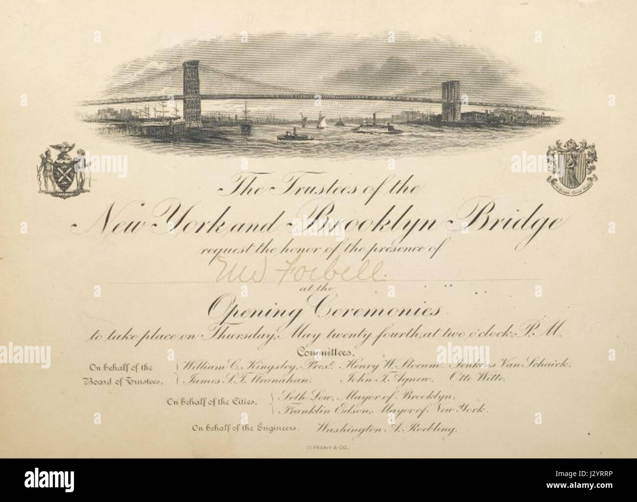 L'invito del Brooklyn Museum all'apertura del ponte di Brooklyn commemora l'evento storico del 1883. Questo invito è un pezzo di cimeli culturali, che riflette l'importanza dell'apertura del bridgeâ come simbolo dello sviluppo urbano e del successo ingegneristico a New York City. Foto Stock