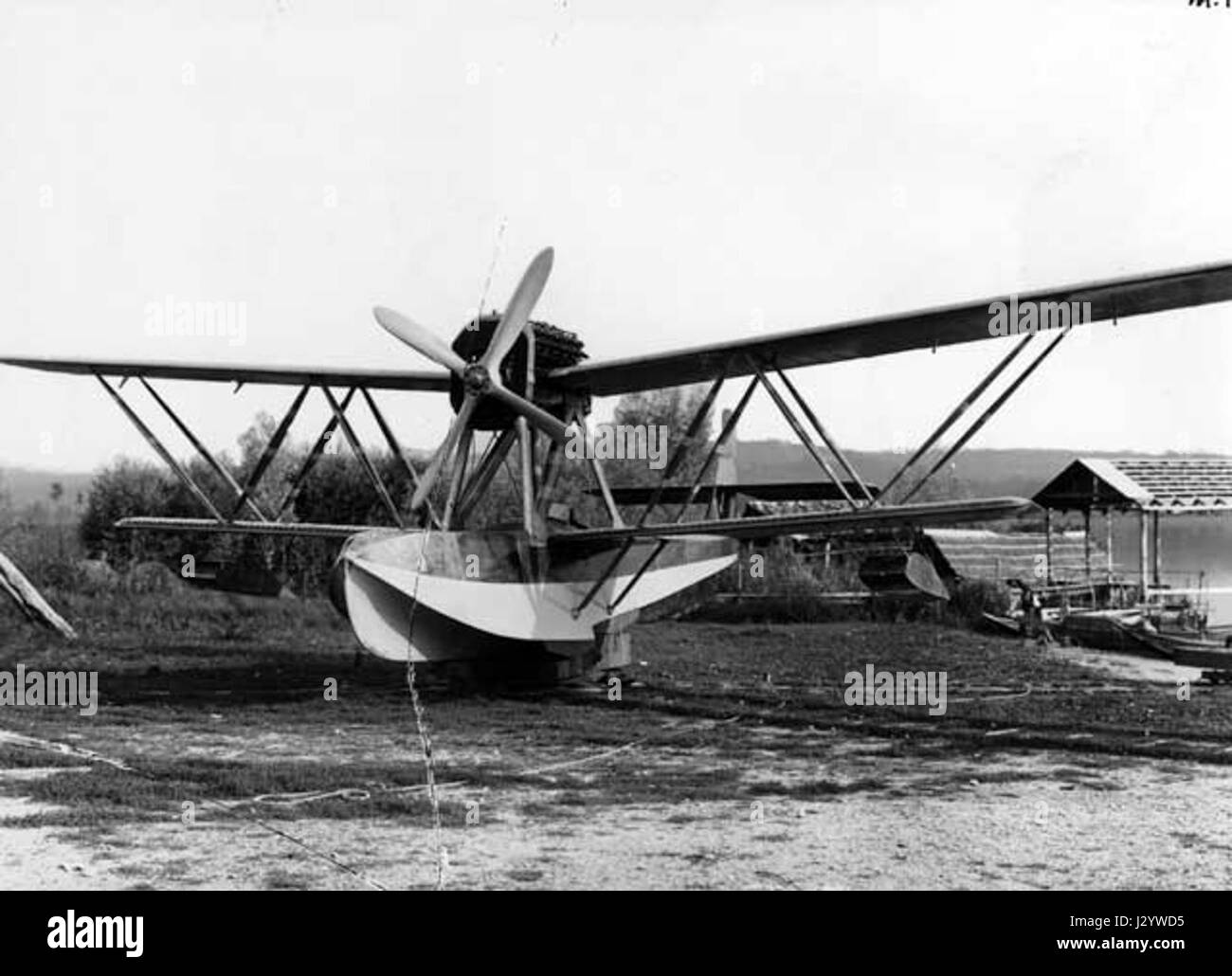 Il Macchi M.196 era un modello di velivolo utilizzato in Italia durante la metà del XX secolo. Era noto per le sue prestazioni e il suo design, spesso associato all'uso militare o civile nella storia dell'aviazione. Foto Stock