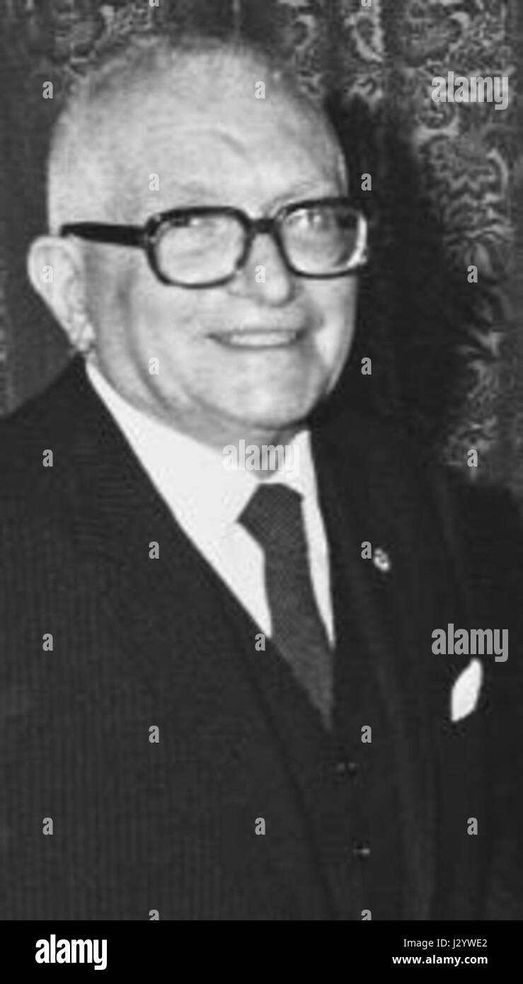 Massimo Pallottino è stato un archeologo italiano noto per il suo lavoro sulle civiltà antiche, in particolare nel contesto degli studi etruschi e dell'archeologia, contribuendo in modo significativo alla comprensione dell'Italia pre-romana. Foto Stock