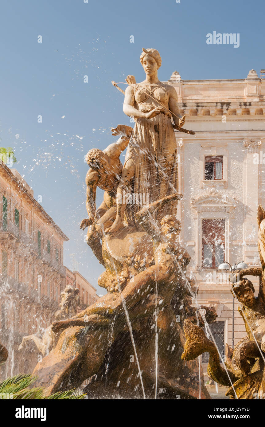 La fontana a Piazza Archimede di Siracusa. Sicilia, Italia Foto Stock